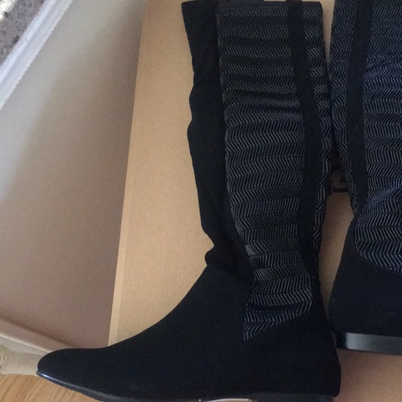 Brand new knee-high suede black boots - Picture 2 of 4